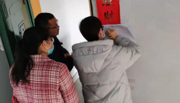 凉山州中西医结合医院组织“双报到”党员参与社区“敲门行动”
